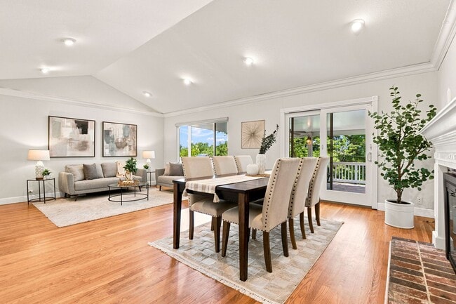 Building Photo - Spacious 4-bedroom 2-Bath in Desirable Area in Walnut Creek!