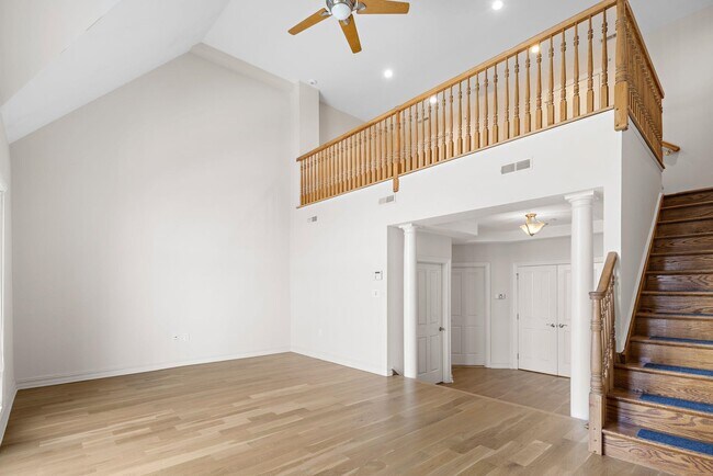 Building Photo - 16 Regency Pl