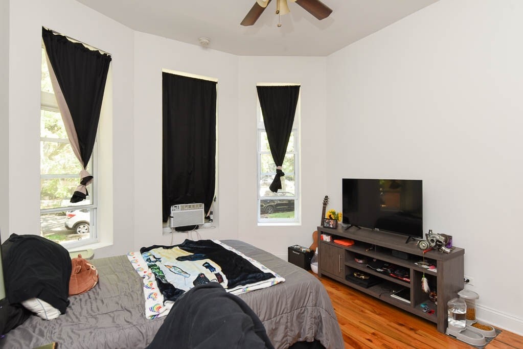 Building Photo - 4504 N Paulina St