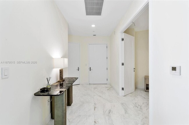Building Photo - 16001 Collins Ave