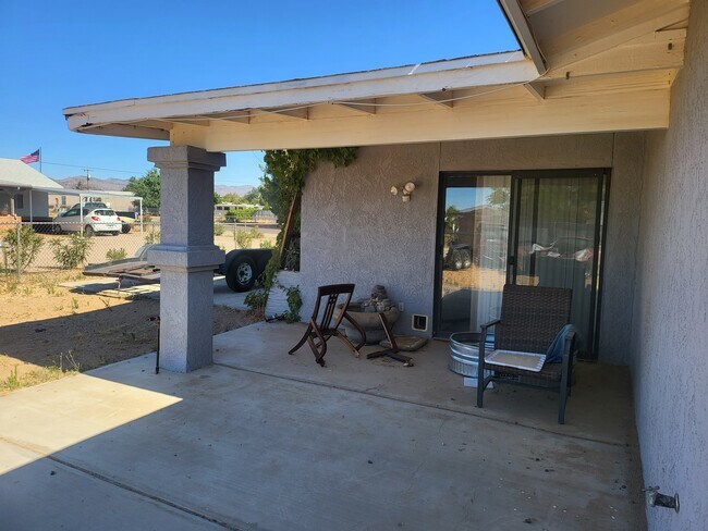 Building Photo - 2630 E Snavely Ave