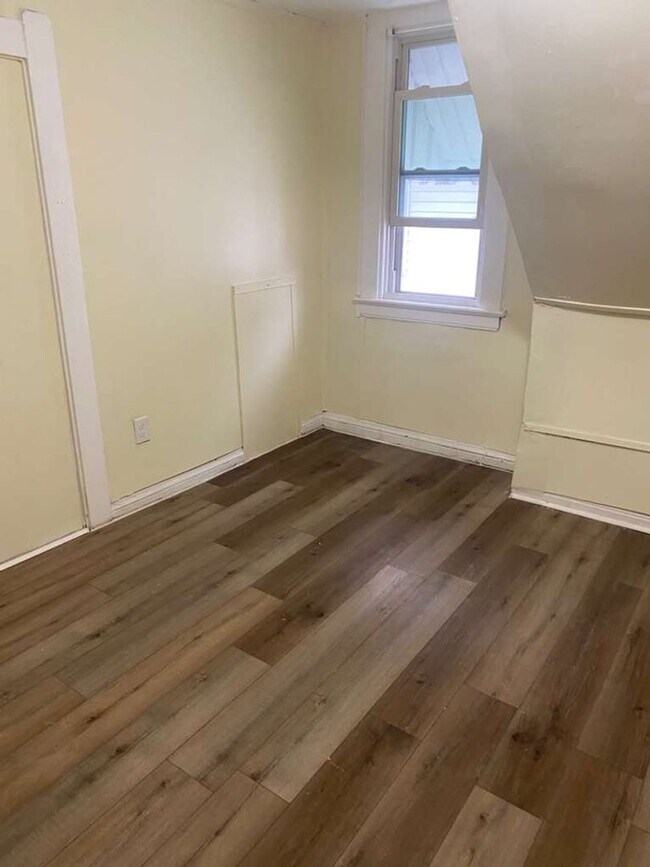 Building Photo - 2219 W 103rd St