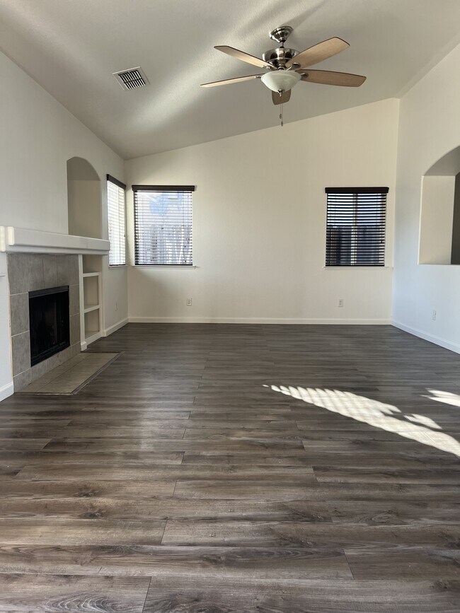 Building Photo - 2177 Stonewater Dr