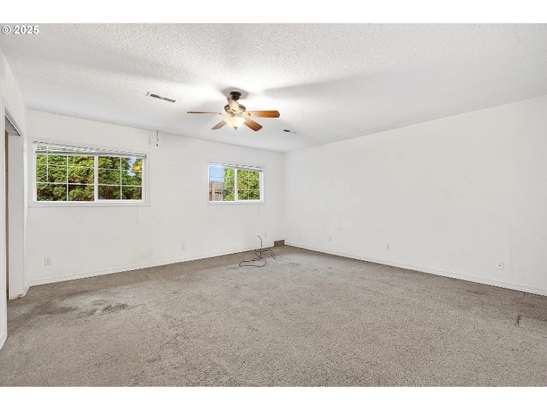 Building Photo - 6060 SW 170th Ave