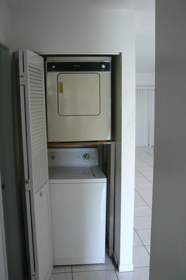 Building Photo - 3111 Coral Ridge Dr