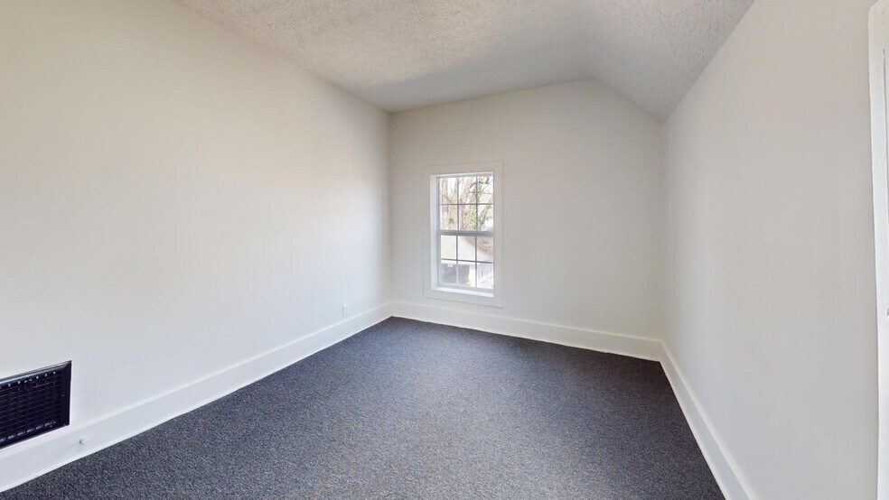 Building Photo - 109 W Ely St
