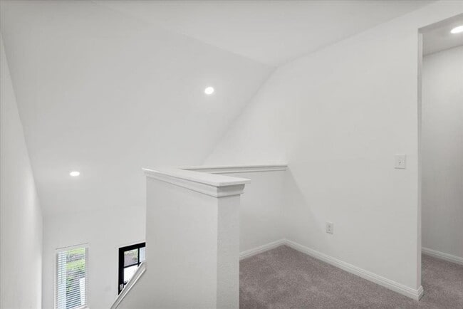 Building Photo - 5800 Beverly Pr Rd