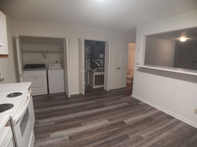 Building Photo - 206 Janie Ln