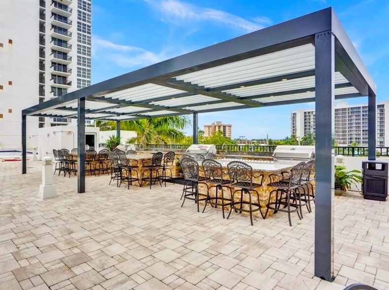 Building Photo - 531 N Ocean Blvd