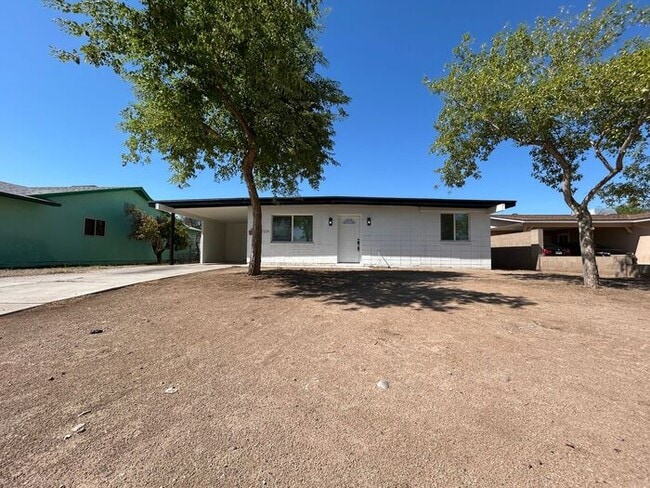 Building Photo - 1254 W Manhatton Dr