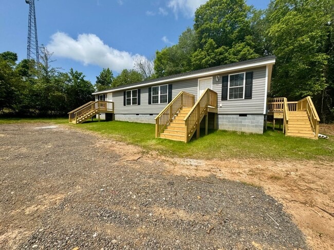 Building Photo - The Home You’ve Been Searching For! *Utili...