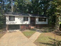 Building Photo - 408 Woodland Ct NE