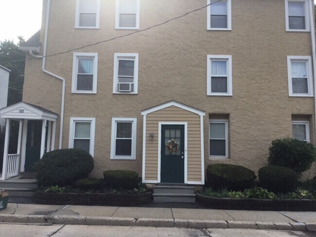 Building Photo - 99 Maple Ave