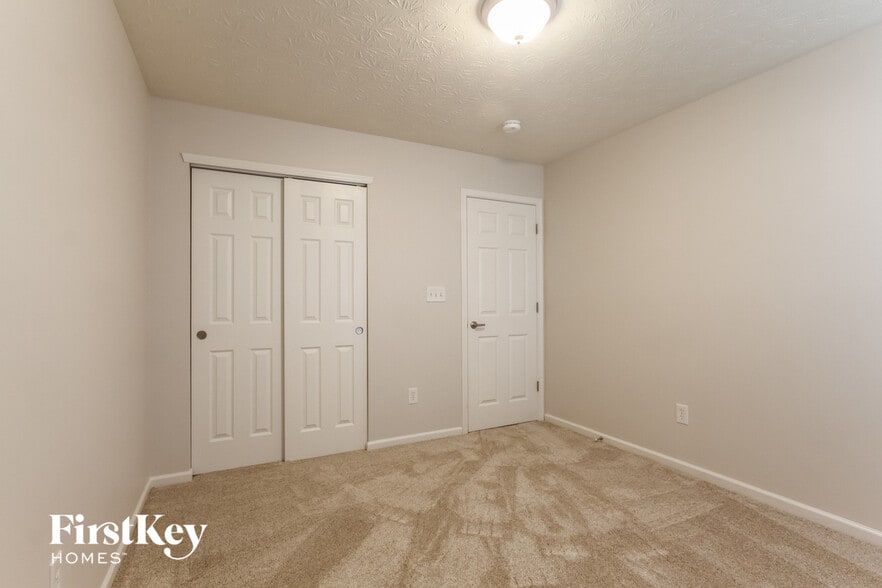 Building Photo - 6575 Enclave Blvd