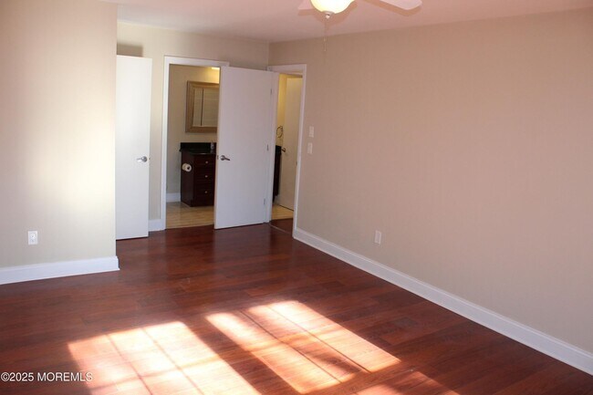 Building Photo - 94 Azalea Cir