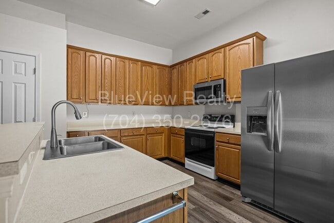 Building Photo - Beautiful Ranch House with 3 bed 2 bath ( Ballantyne area )