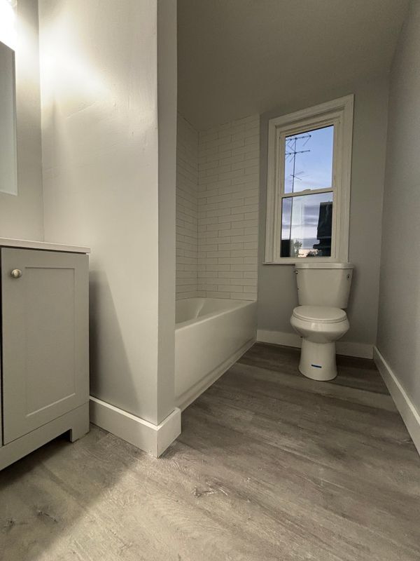 Building Photo - 1158 Howard Ave