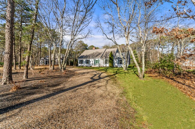 Building Photo - 13 N Meadow Ln