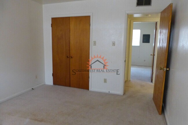 Building Photo - 2 Bedroom 1 Bath Apartment