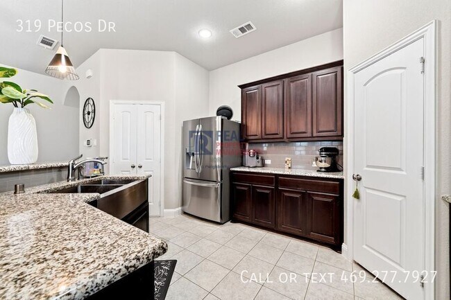 Building Photo - 319 Pecos Dr