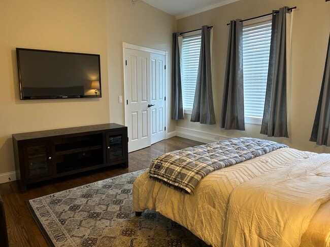 Building Photo - 22 E Market St