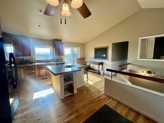 Building Photo - Gorgeous 4 Bedroom Home in Briargate!