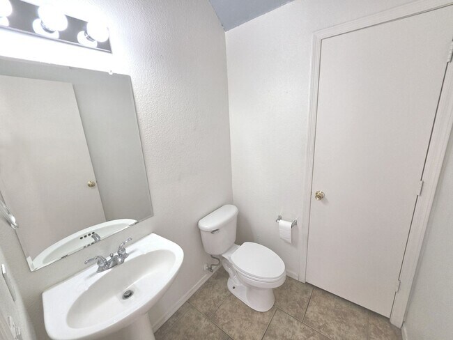 Building Photo - 30469 N Plantation Dr