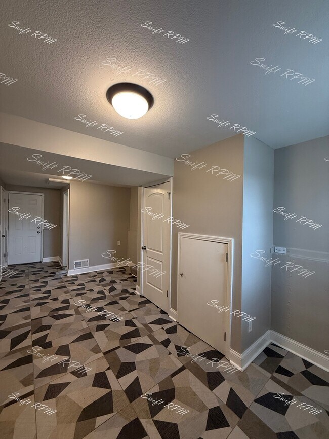 Building Photo - 1827 E 75th Terrace