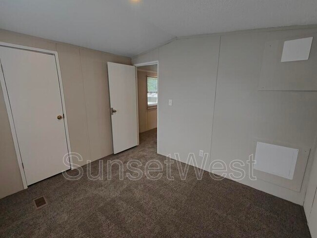 Building Photo - 193 Sunshine Dr