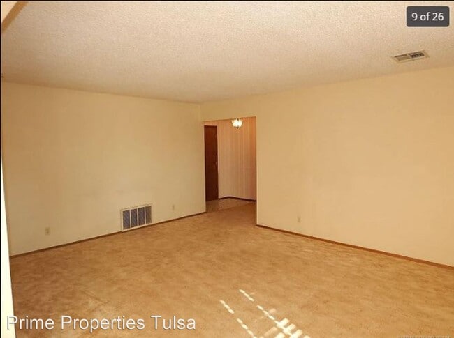 Building Photo - 3 br, 2 bath House - 301 W. Miami St.