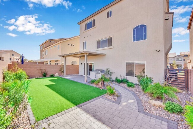 Building Photo - 9770 Hawk Crest St