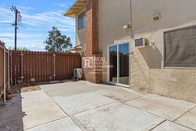 Building Photo - 3009 Canyon Crest Dr