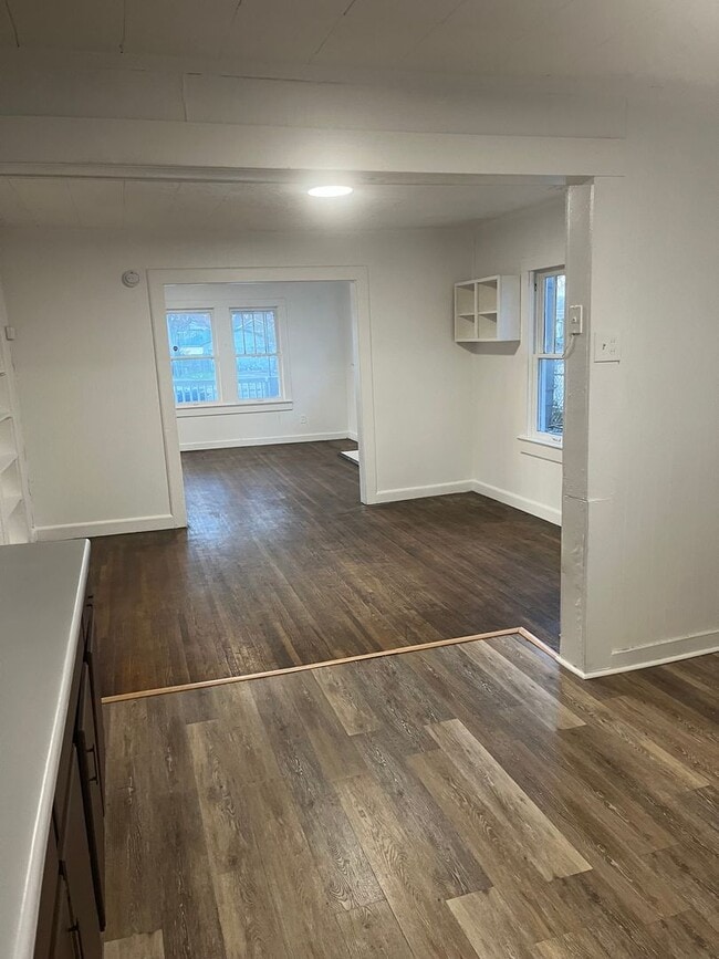 Building Photo - Large 4 bedroom 2 bathroom with huge privacy fenced back yard