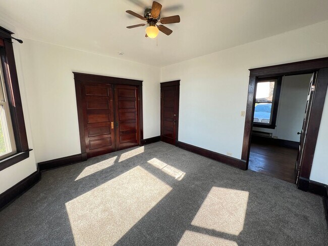 Building Photo - 2+ Bedroom Apartment - AVAILABLE AUGUST 1st!