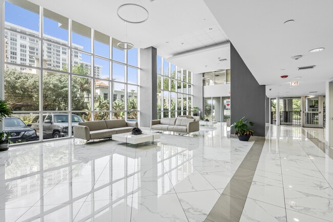 Building Photo - 525 N Ocean Blvd