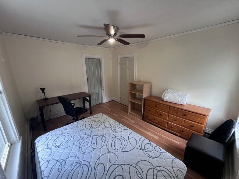 Corner room - 249 Boston Ave
