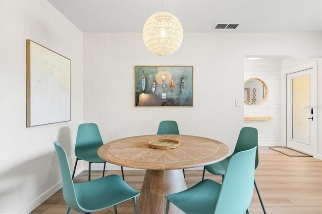 Building Photo - 2641 Hyde Park St