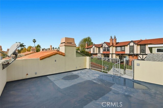 Building Photo - 233 S Irena Ave