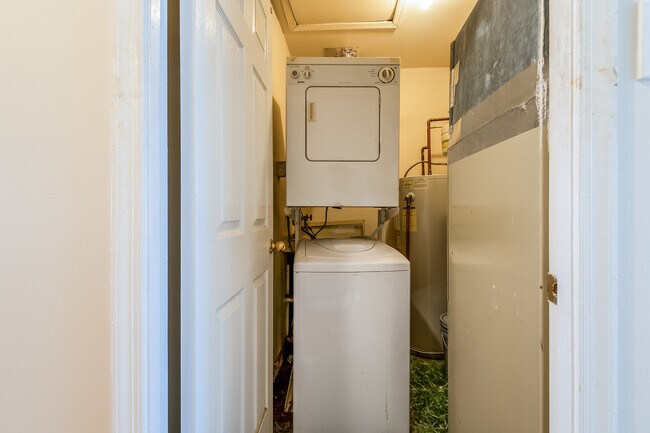 Building Photo - 1839 Biltmore St NW