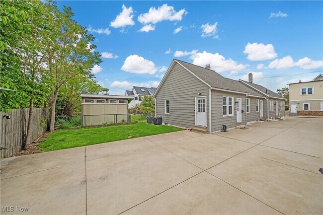 Building Photo - 1276 W 67th St