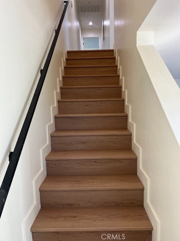 Building Photo - 411 E 99th St