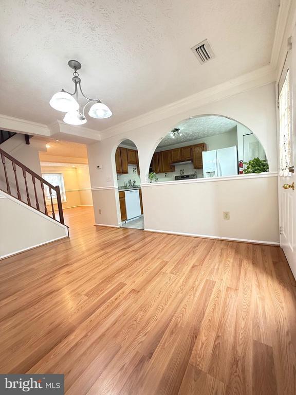 Building Photo - 19445 Breezedale Ln