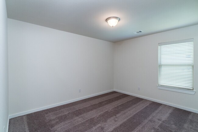 Building Photo - 40315 S Hill Pass