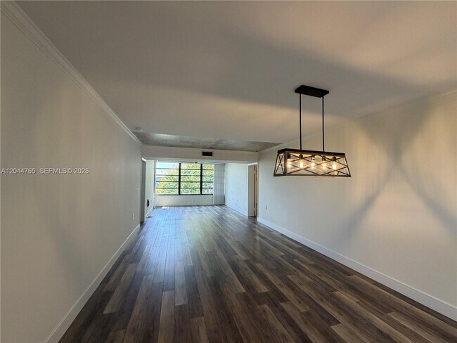 Building Photo - 1705 Whitehall Dr