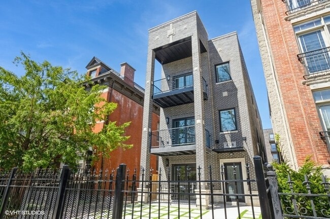 Building Photo - 456 E Oakwood Blvd