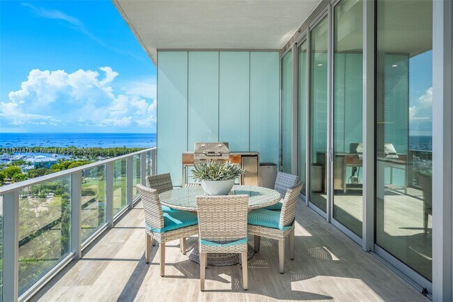 Building Photo - 2675 S Bayshore Dr