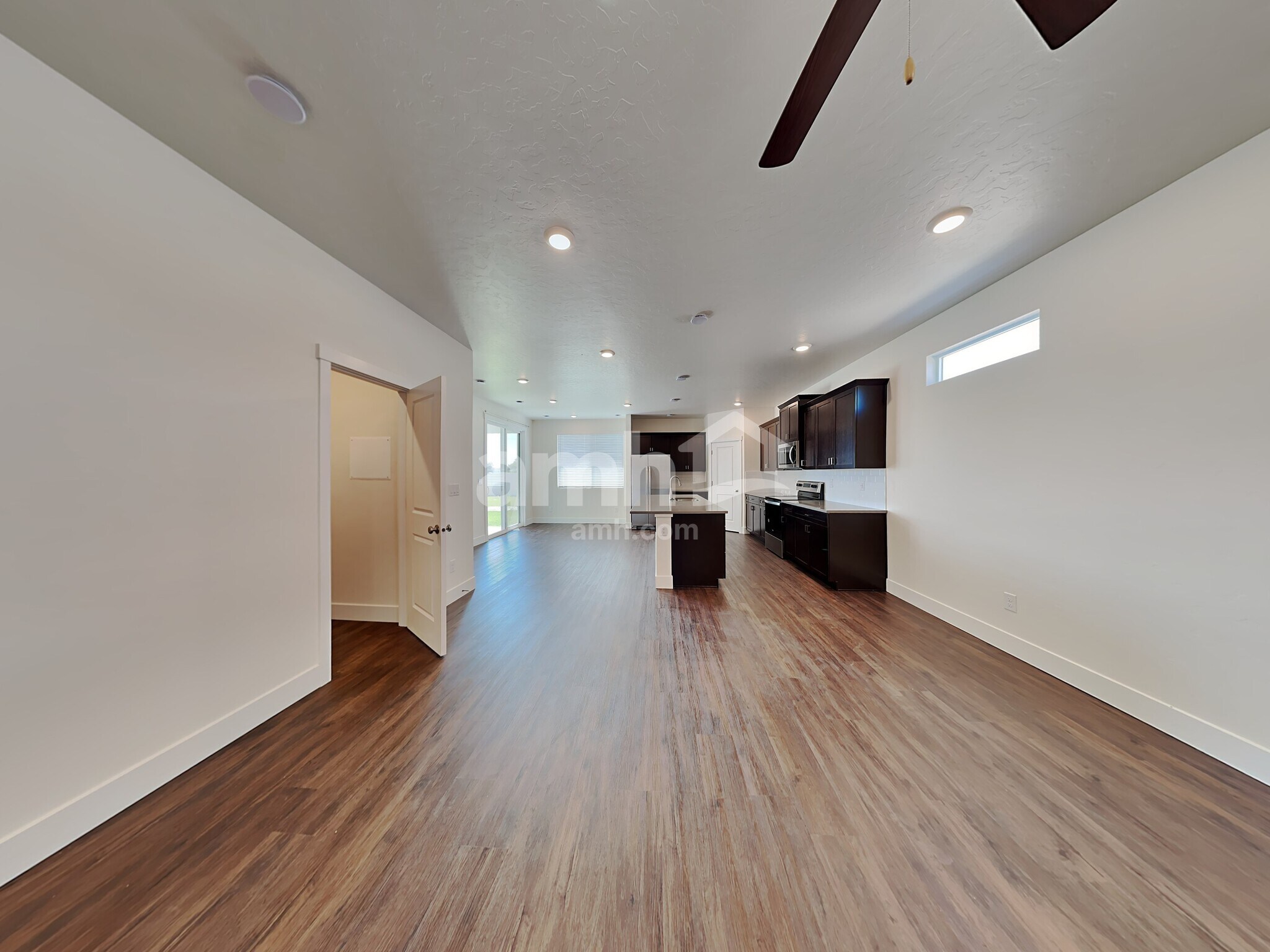 Building Photo - 1317 N Barkvine Ave