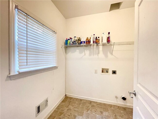 Building Photo - 555 Vinings Springs Dr SE