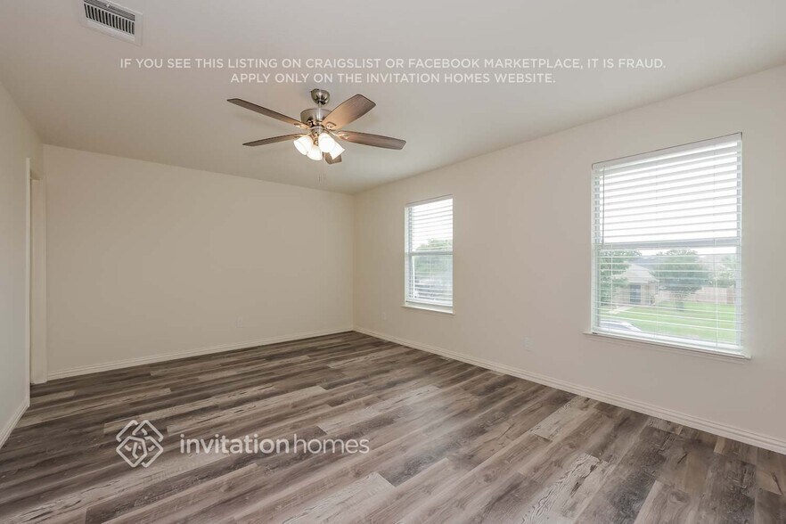 Building Photo - 215 Equestrian Dr