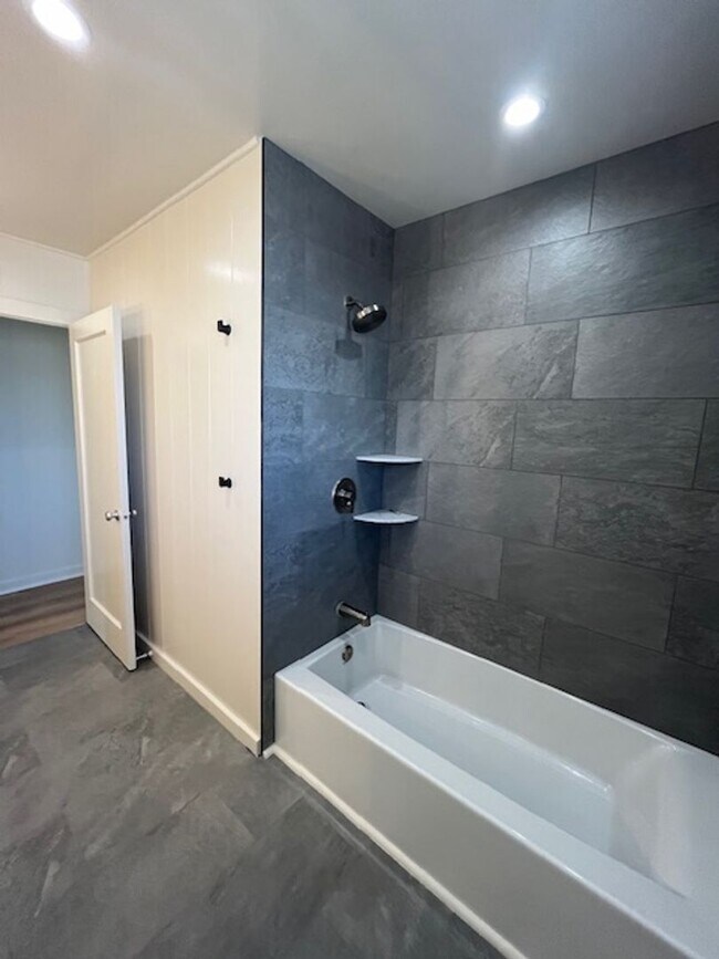 Building Photo - Stunning Newly Renovated Rim Lot in Wahiaw...
